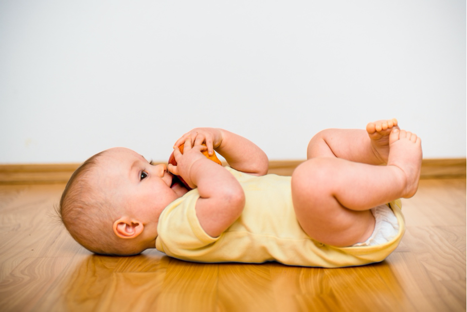 Entwicklungsverzögerungen - Baby in Rückenlage